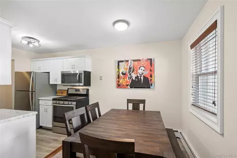 Dining - 260 Waverly Ave #49, Patchogue, NY 11772 photo 1 of 1