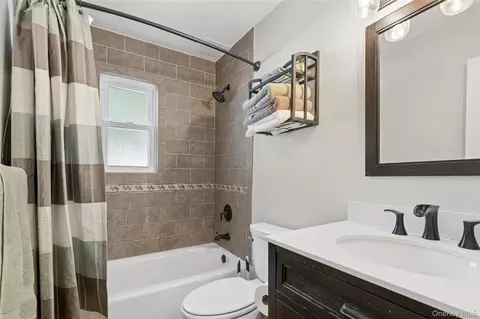 Bath - 260 Waverly Ave #49, Patchogue, NY 11772 photo 1 of 1