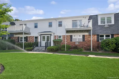 260 Waverly Ave #49, Patchogue, NY 11772