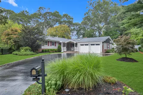 87 Teed St, Huntington Station, NY 11746