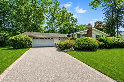 3 Cedar Crest Dr, Dix Hills, NY 11746