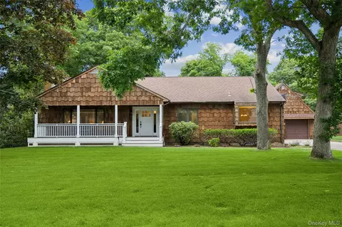 37 Fanning Ave, Hampton Bays, NY 11946