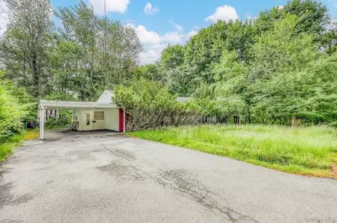 33 York Ave, Thompson, NY 12701