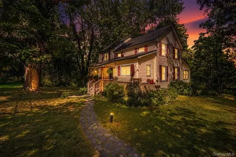 138 S Ohioville Rd, New Paltz, NY 12561