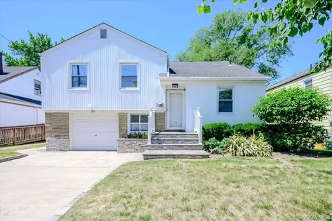 567 Oxford Rd, Cedarhurst, NY 11516