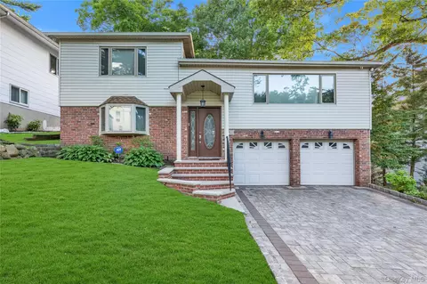 90 Virginia Dr, North Hempstead, NY 11030
