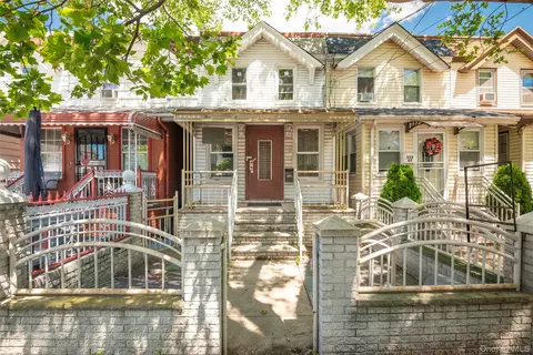 11205 103rd Ave, South Richmond Hill, NY 11419