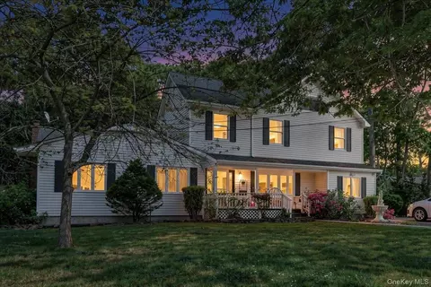 391 Orchid Dr, Mastic Beach, NY 11951
