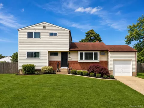 5 Zane Ct, Brentwood, NY 11717