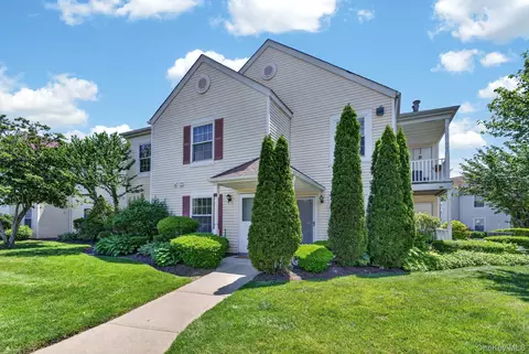 182 Fairview Cir, Middle Island, NY 11953