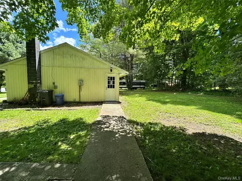 Exterior - 2 Forest Dr, Mamakating, NY 12790 photo 2 of 4