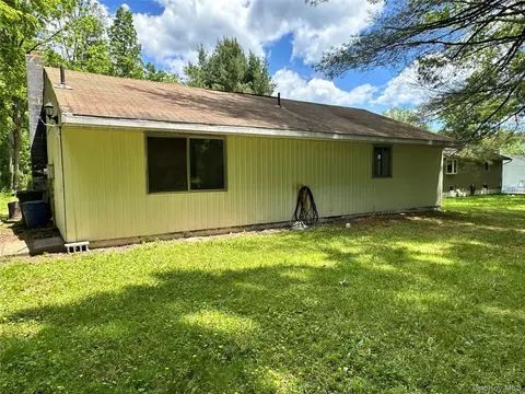 Exterior - 2 Forest Dr, Mamakating, NY 12790 photo 3 of 4