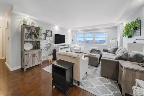 10230 66th Rd #21H, New York, NY 11375