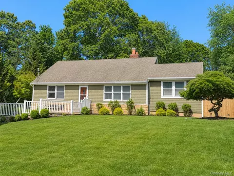 16 Valentine Rd, Shoreham, NY 11786