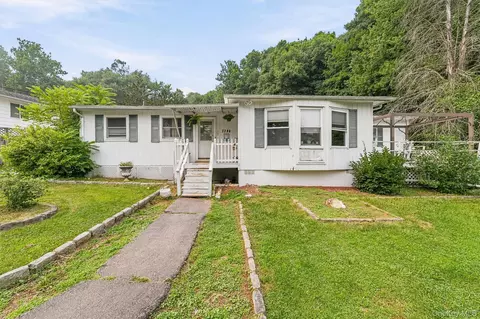 2296 Crompond Rd, Cortlandt, NY 10567