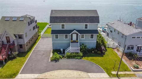 30 Milton Rd, Babylon, NY 11702