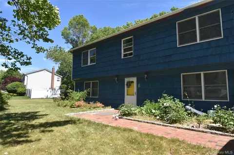 8 Long Meadow Pl, South Setauket, NY 11720