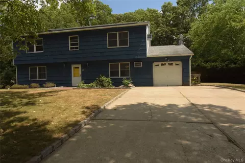 8 Long Meadow Pl, South Setauket, NY 11720
