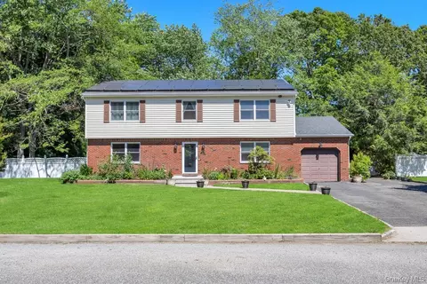 83 Strathmore Village Dr, South Setauket, NY 11720