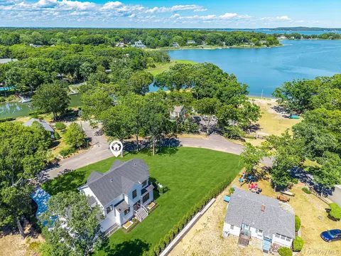1700 Smith Dr S, Southold, NY 11971