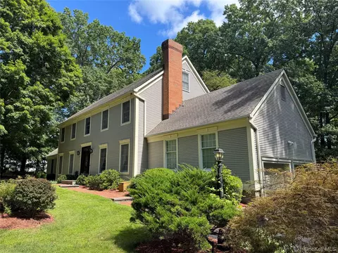 107 Moffat Rd, Washingtonville, NY 10992