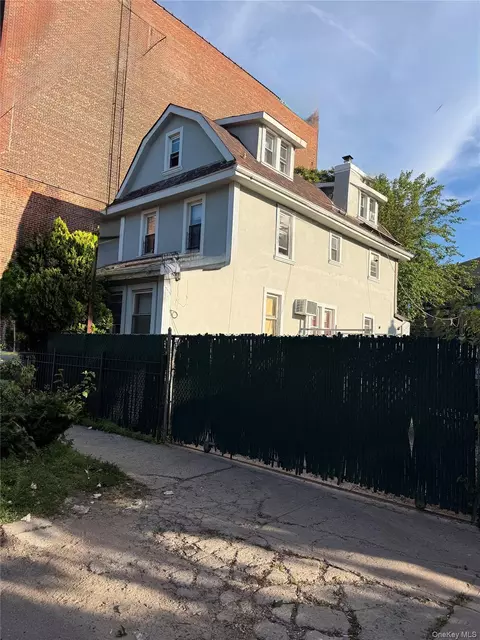 11614 Bessemer St, Richmond Hill, NY 11418