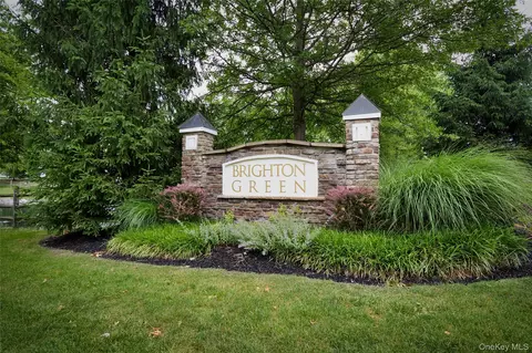 7 Bainbridge Pl #404, Newburgh, NY 12550