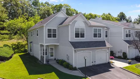 213 Windward Ct N, Port Jefferson, NY 11777