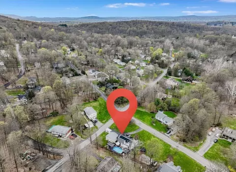 2 Greenwood Dr, Beacon, NY 12508