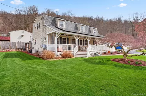 2 Greenwood Dr, Beacon, NY 12508