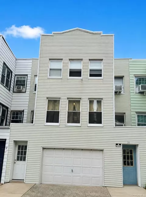27 Loudoun St, Yonkers, NY 10705