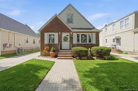24616 86th Rd, New York, NY 11426