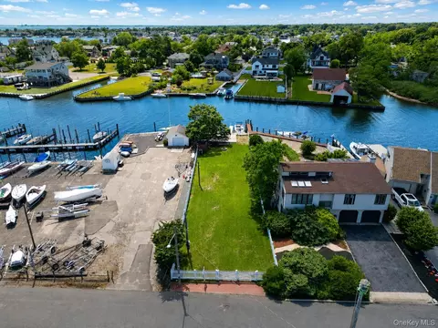 35 Shore Rd, Babylon, NY 11701