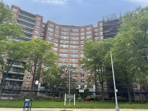 61-20 Grand Central Pkwy #A1, Forest Hills, NY 11375