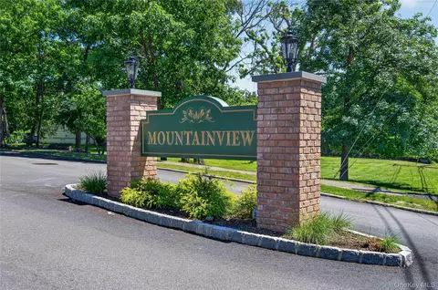 425 Sierra Vista Ln, Clarkstown, NY 10989