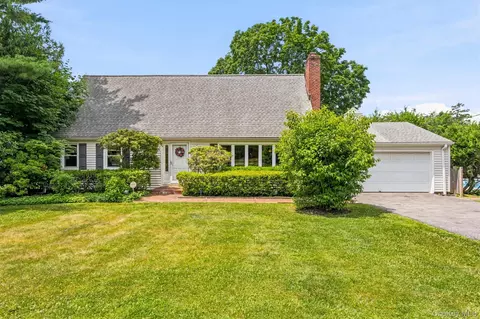 133 Westlake Dr, Mount Pleasant, NY 10595