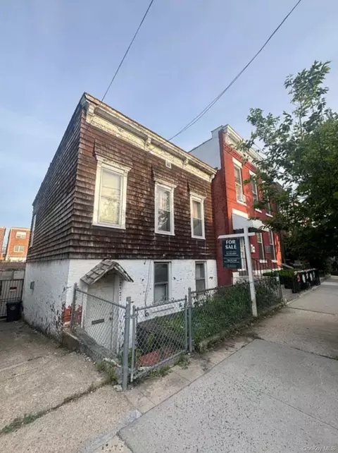 2521 46th St, New York, NY 11103