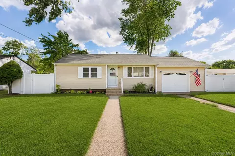 96 Columbus Ave, Farmingville, NY 11738