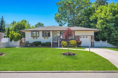 256 W 4th St, Deer Park, NY 11729