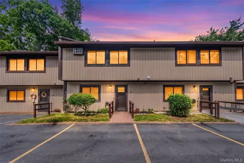1505 Chelsea Cv S, East Fishkill, NY 12533