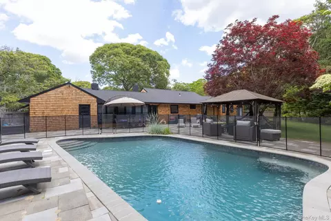 19 Groveland Ave, East Quogue, NY 11942