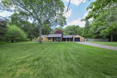19 Groveland Ave, East Quogue, NY 11942