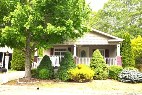 1661 Old Country Rd #516, Riverhead, NY 11901