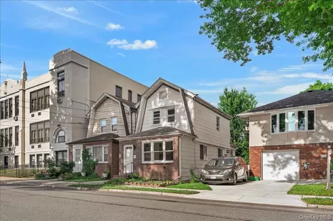 15 Depan Ave, Floral Park, NY 11001