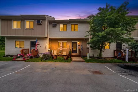 6702 Chelsea Cv N, East Fishkill, NY 12533