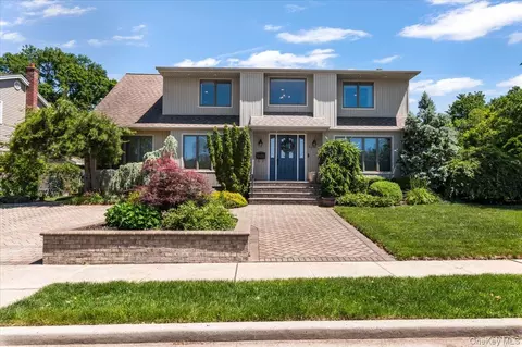 37 Sylvia Rd, Plainview, NY 11803