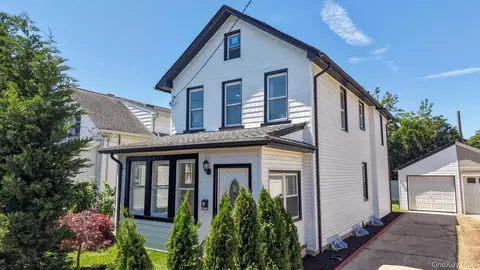 55 Hartwell Pl, Woodmere, NY 11598