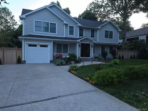 124 Glenlawn Ave, Sea Cliff, NY 11579