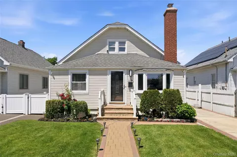 1284 Langdon Blvd, Rockville Centre, NY 11570