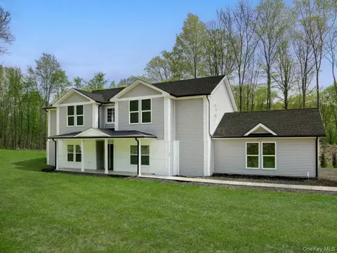 82 Hampton Rd, Marlboro, NY 12542
